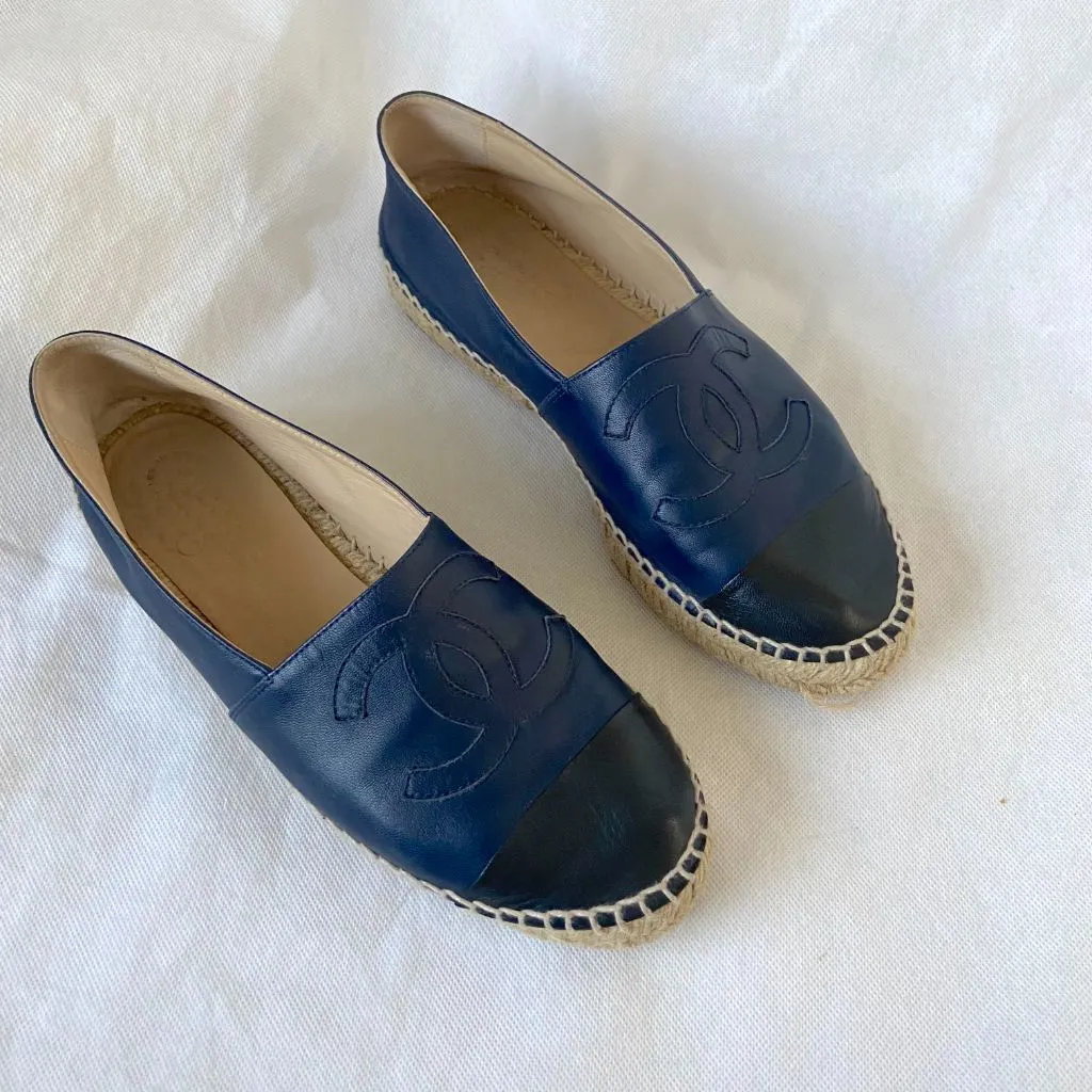 Chanel dark blue leather espadrilles, 38